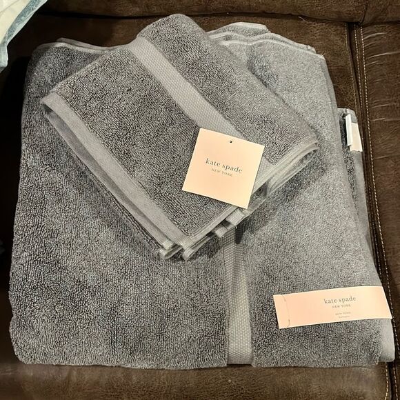 NWT Kate Spade bath and hand towels - Picture 1 of 3